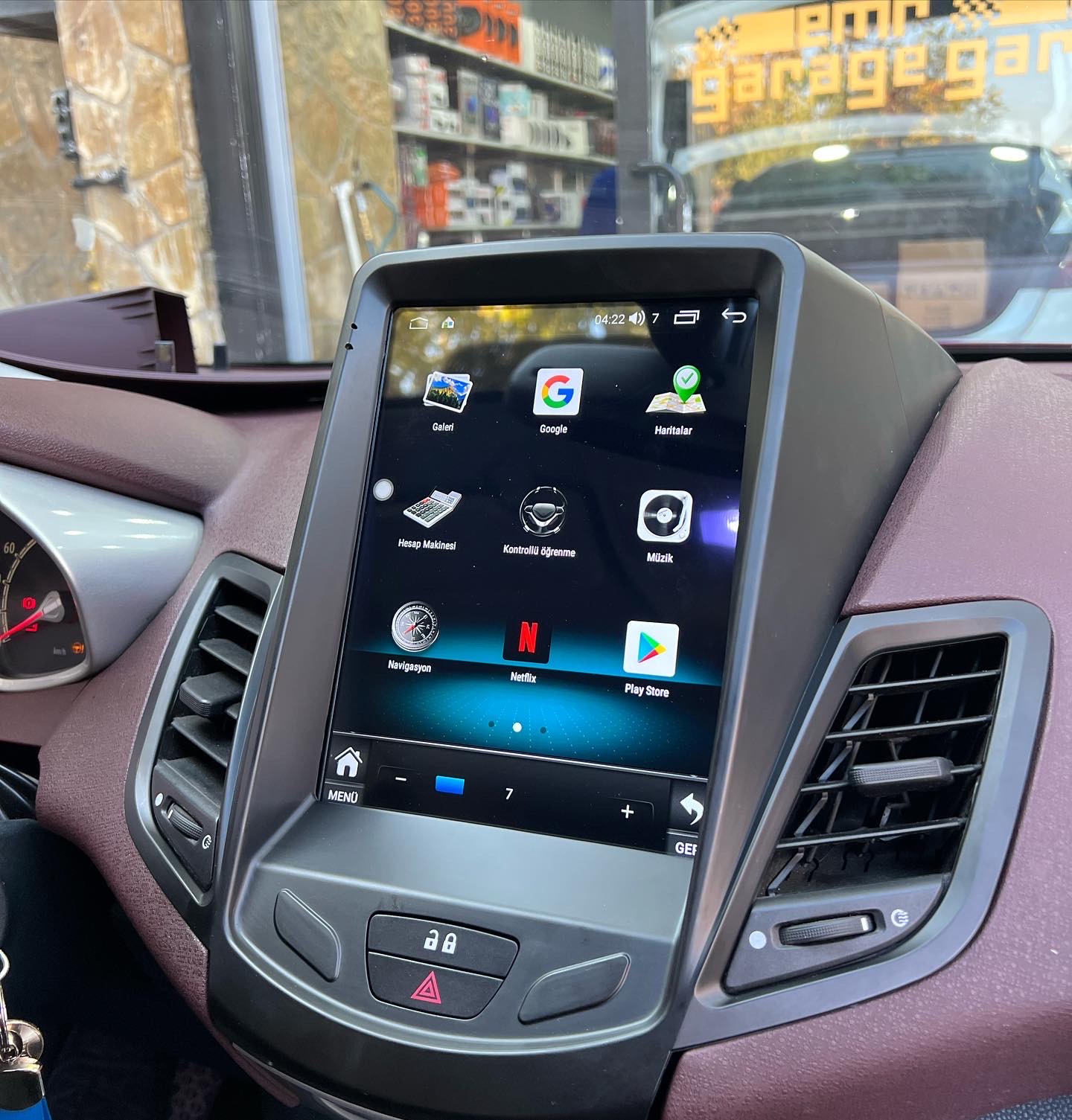 FORD FİESTA ANDROİD CARPLAY NAVİGASYON MULTİMEDYA TESLA EKRAN 4GB RAM+